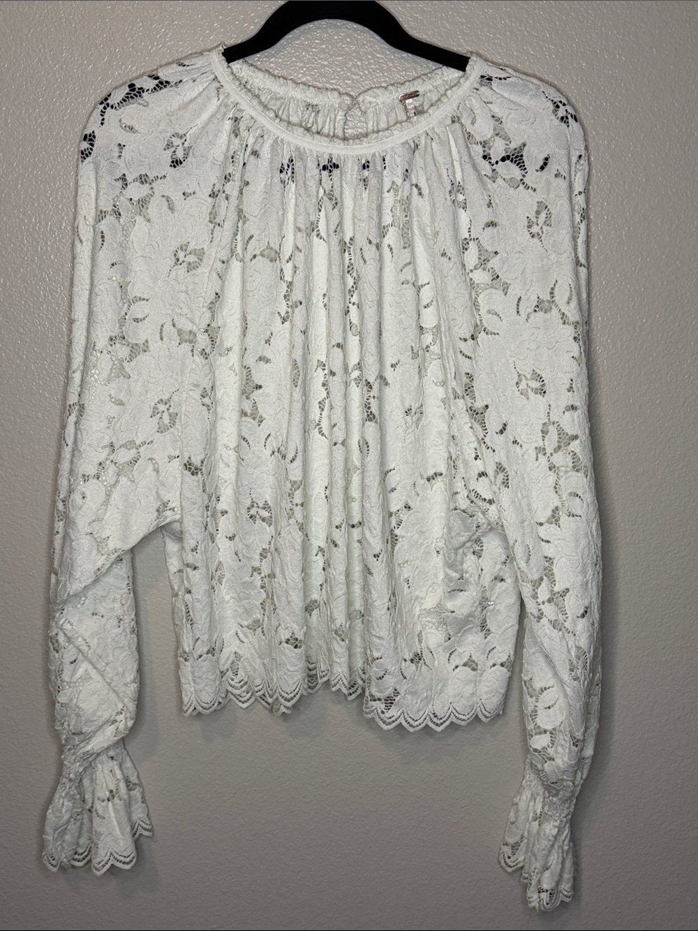 Free People Ivory Lace Peasant Blouse size medium (bin14)